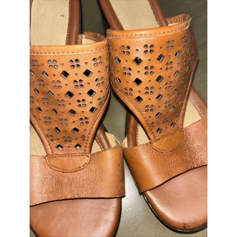 Naturalizer VIOLA Wedge Sandals sz 9 W Brown Perforated Leather Slides Comfort